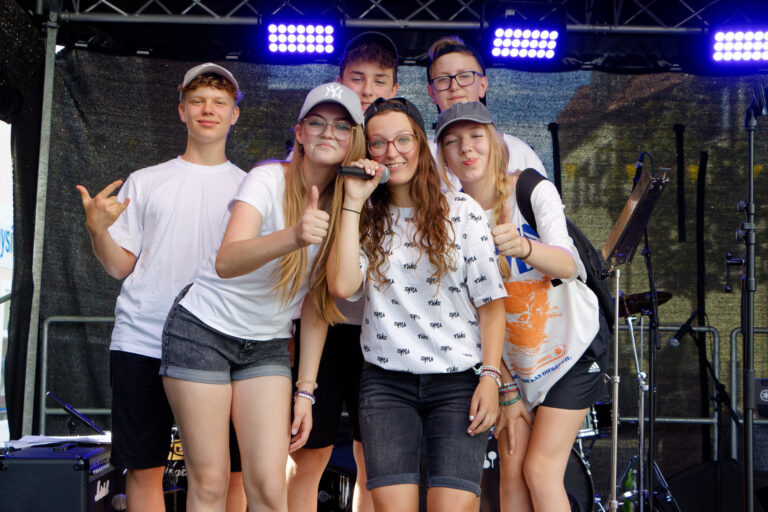 Read more about the article Unsere Schulband “The ConMax” rockte am Bürgerfest 2023 in Schwandorf