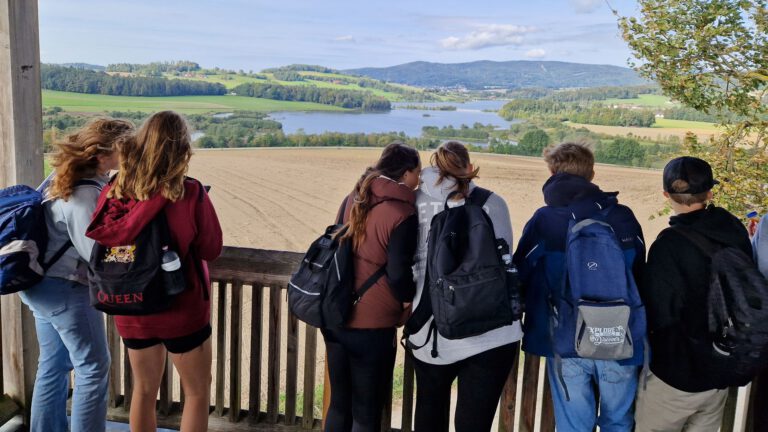 Read more about the article Schüleraustausch mit unserer Partnerschule in Klatovy-<br>Kennenlernfahrt zum Drachensee nach Furth im Wald