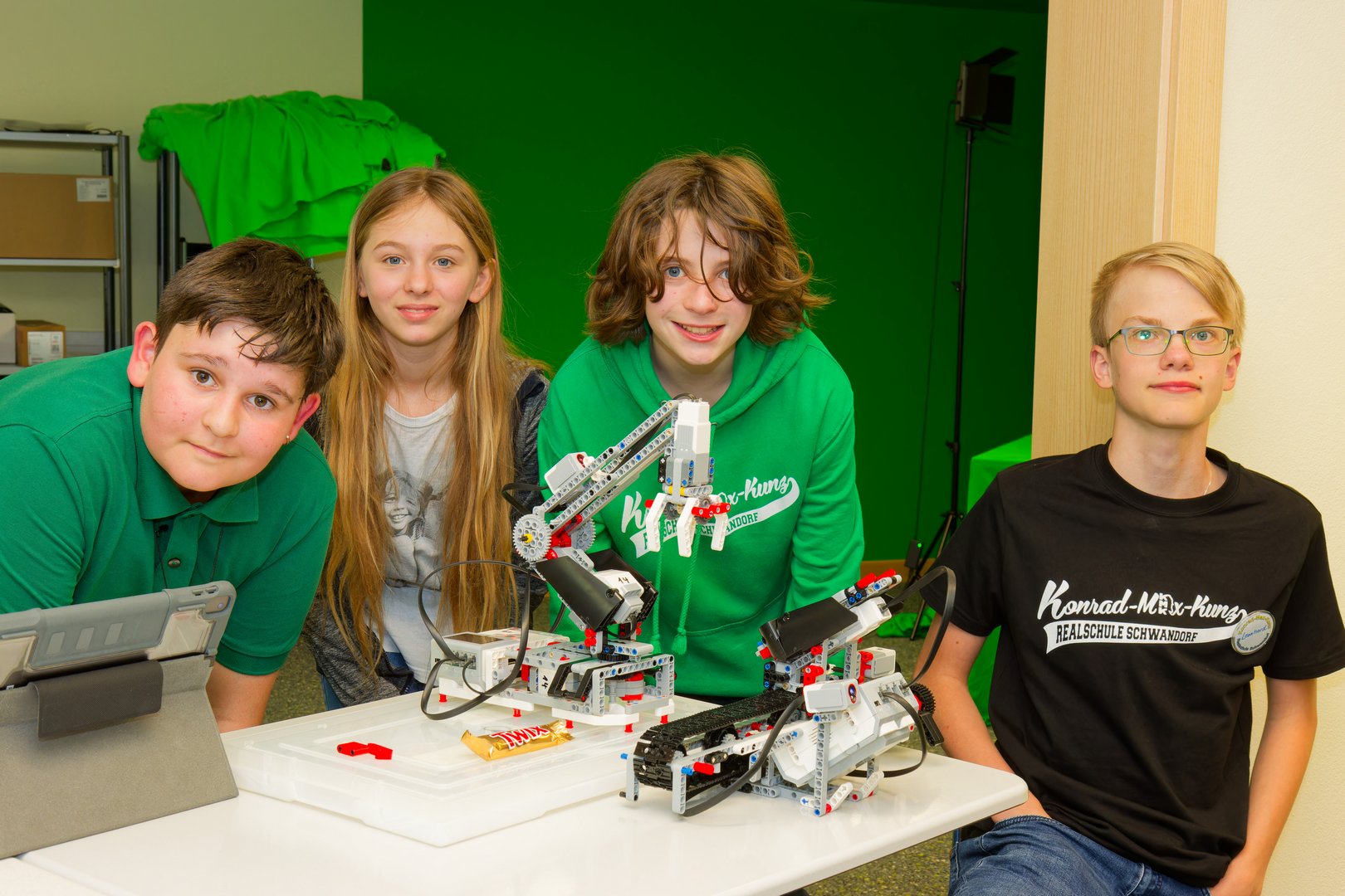 Mehr über den Artikel erfahren LEGO-Roboter begeistern auch in diesem Schuljahr unsere Schülerinnen und Schüler