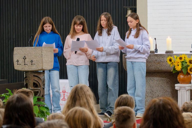 Mehr über den Artikel erfahren Impressionen Anfangsgottesdienst 2025/2026