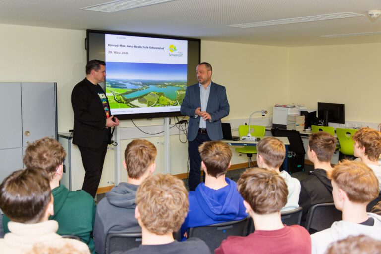 Mehr über den Artikel erfahren Landrat meets Schule