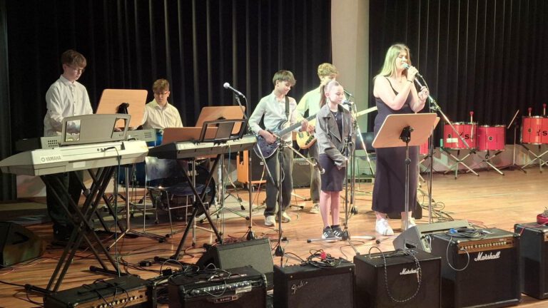 Mehr über den Artikel erfahren Musiktage der Realschulen in der Oberpfalz 2026 an unserer Musikakademie in Alteglofsheim – was für ein beeindruckendes Abschlusskonzert!