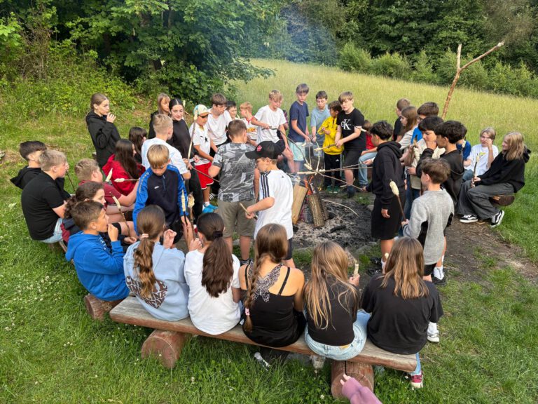 Mehr über den Artikel erfahren Natur, Action und Teamgeist: Die 6. Klassen im Schullandheim Wunsiedel