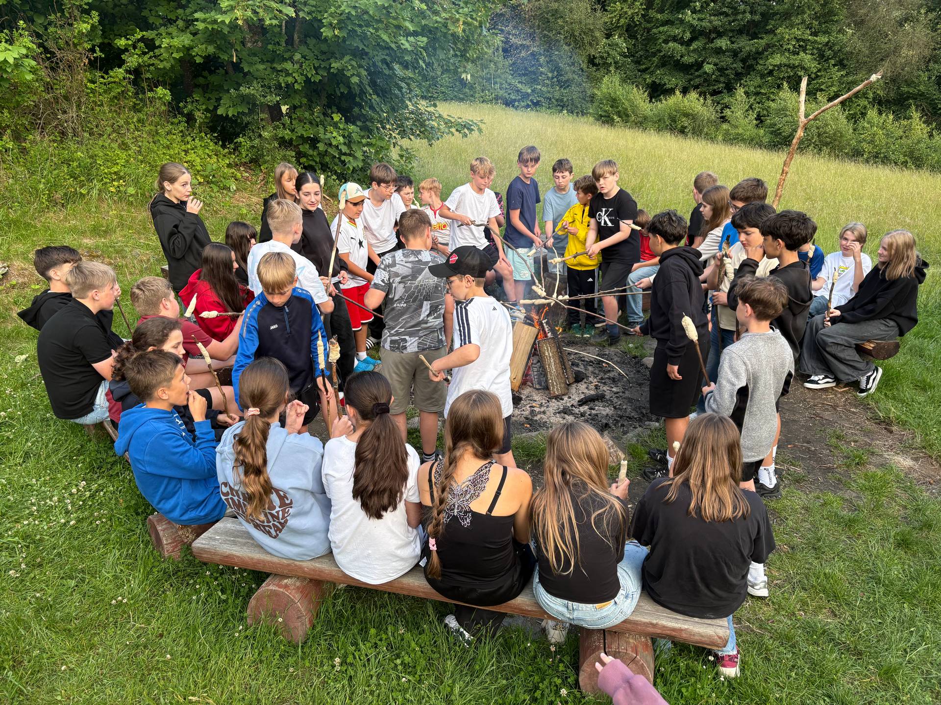 Mehr über den Artikel erfahren Natur, Action und Teamgeist: Die 6. Klassen im Schullandheim Wunsiedel