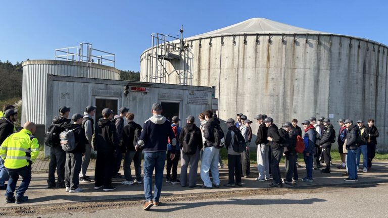 Mehr über den Artikel erfahren Besuch einer Biogasanlage in Kallmünz