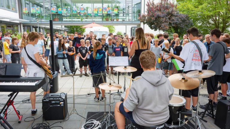 Mehr über den Artikel erfahren Eine besondere Pause mit Eis und cooler Musik
